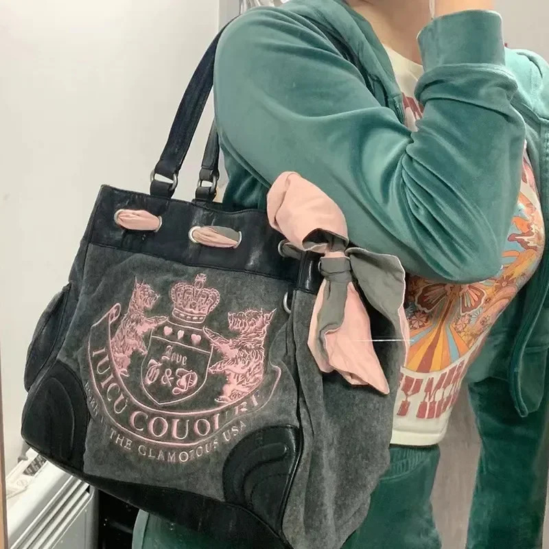 Women Bags 2026 Trends - กระเป๋าถือปักลายสไตล์วินเทจย้อนยุคสำหรับผู้หญิง ปี 2026 Y2K กระเป๋าสะพายไหล่ใบใหญ่จุของได้เยอะ เหมาะสำหรับสาวๆ