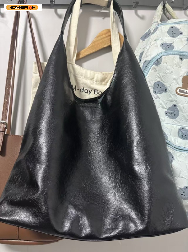 กระเป๋าสะพายไหล่ผู้หญิงทรงเรโท - Women Bags 2026 Trends บทวิจารณ์และราคา