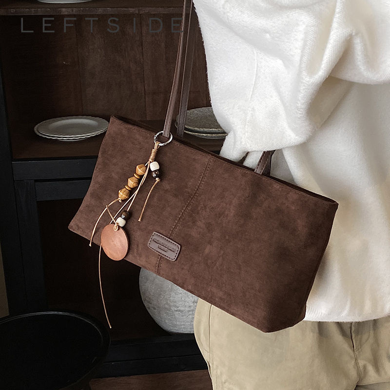 กระเป๋าสะพายไหล่หนังกลับสไตล์เ - Women Bags 2026 Trends บทวิจารณ์และราคา